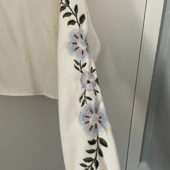 Forever21 Embroidered Long Sleeve Crop Top Sweater - Picture 3 of 4